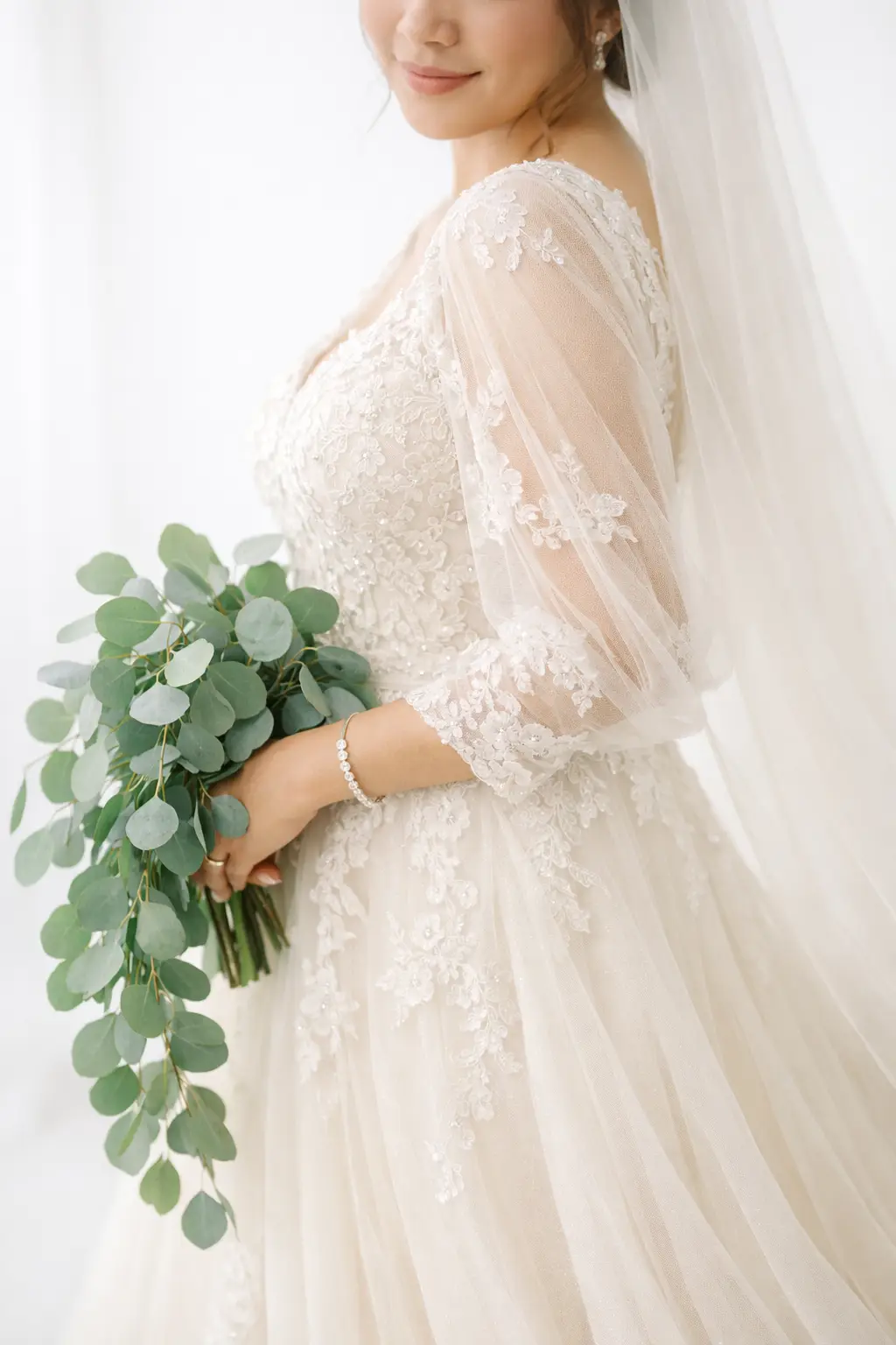 warna gaun pengantin yang cocok untuk kulit sawo matang