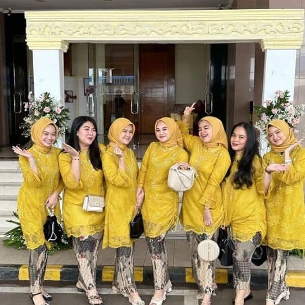 bridesmaid kuning