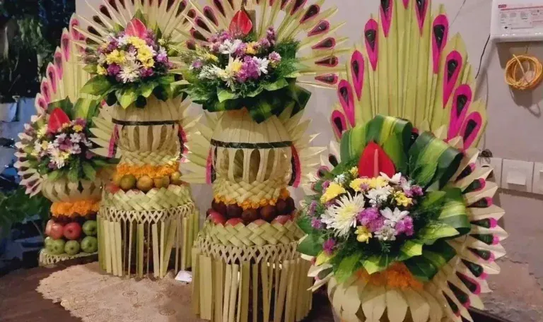 Janur Buah Pengantin: Simbol Tradisi yang Sarat Makna Janur Buah Pengantin: Simbol Tradisi yang Sarat Makna